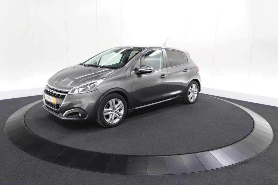 Peugeot 208 PureTech 82 Signature | Trekhaak | Parkeersensoren | Apple Carplay | Navigatie