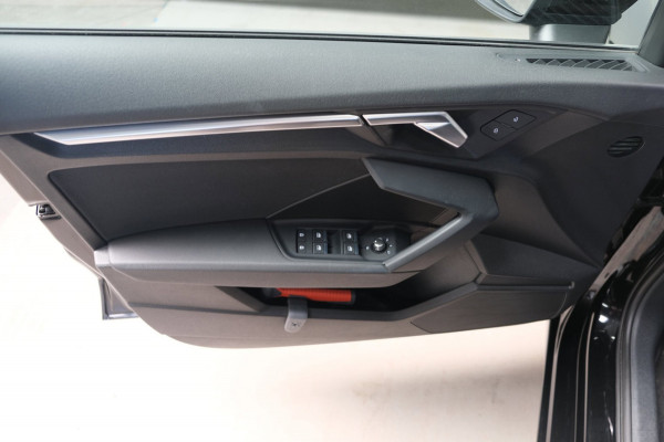Audi A3 Sportback 35 TFSI Pro Line Automaat - N.A.P. Airco, Cruise, PDC, Carplay.