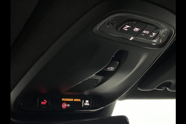 Volvo XC40 2.0 T4 AWD R-Design Trekhaak | Open dak | Stoelverwarming | Achteruitrij camera | Leder | Navigatie