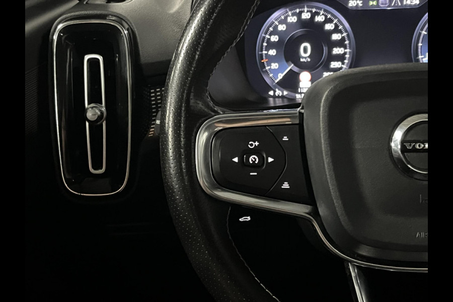 Volvo XC40 2.0 T4 AWD R-Design Trekhaak | Open dak | Stoelverwarming | Achteruitrij camera | Leder | Navigatie