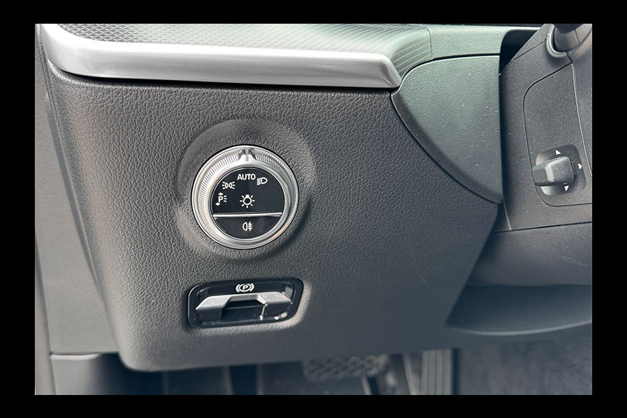 Mercedes-Benz C-Klasse 300e AVANTGARDE ** HIGH LED, NAVI+, MEMORY, CAMERA, WINTER ** 1e EIG - Ex MB-AG - UNFALLFREI ** ** INFORMEER OOK NAAR ONZE AANTREKKELIJKE FINANCIAL-LEASE TARIEVEN **