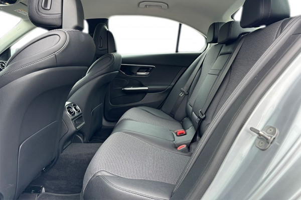 Mercedes-Benz C-Klasse 300e AVANTGARDE ** HIGH LED, NAVI+, MEMORY, CAMERA, WINTER ** 1e EIG - Ex MB-AG - UNFALLFREI ** ** INFORMEER OOK NAAR ONZE AANTREKKELIJKE FINANCIAL-LEASE TARIEVEN **
