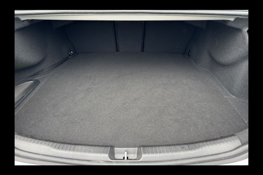 Mercedes-Benz C-Klasse 300e AVANTGARDE ** HIGH LED, NAVI+, MEMORY, CAMERA, WINTER ** 1e EIG - Ex MB-AG - UNFALLFREI ** ** INFORMEER OOK NAAR ONZE AANTREKKELIJKE FINANCIAL-LEASE TARIEVEN **