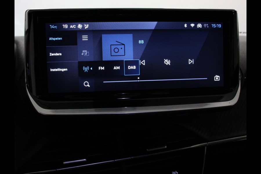 Peugeot 2008 1.2 Hybrid 136 pk Automaat Allure Navigatie Apple Carplay/Android Auto Climate Control Led Parkeer sensoren Cruise Control Stoelverwarming