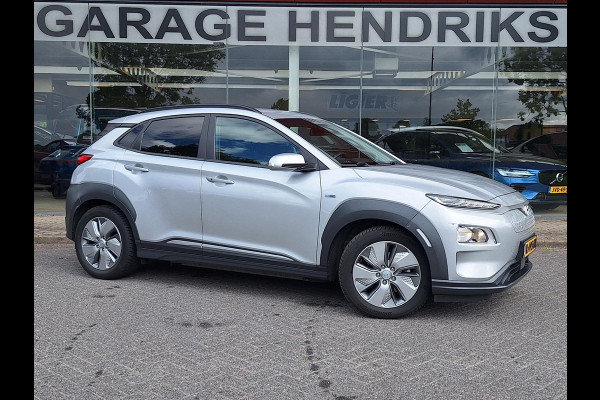Hyundai Kona EV Fashion 64 kWh | SOH: nnb | 3 fase | Warmtepomp | Trekhaak | Camera | Adaptive CC | Blindspot |