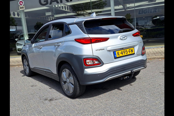 Hyundai Kona EV Fashion 64 kWh | SOH: nnb | 3 fase | Warmtepomp | Trekhaak | Camera | Adaptive CC | Blindspot |