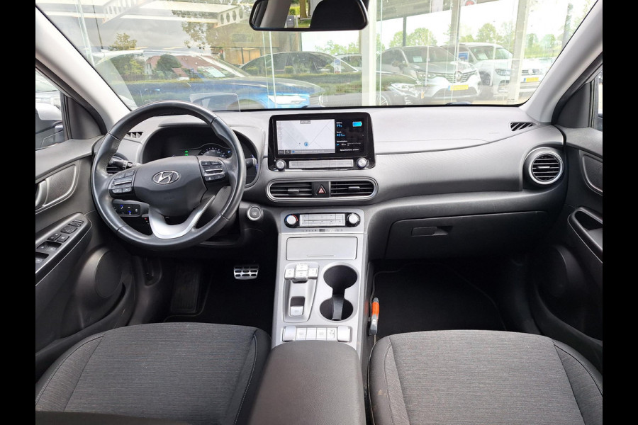 Hyundai Kona EV Fashion 64 kWh | SOH: nnb | 3 fase | Warmtepomp | Trekhaak | Camera | Adaptive CC | Blindspot |