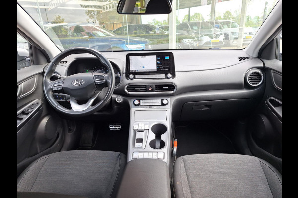 Hyundai Kona EV Fashion 64 kWh | SOH: nnb | 3 fase | Warmtepomp | Trekhaak | Camera | Adaptive CC | Blindspot |