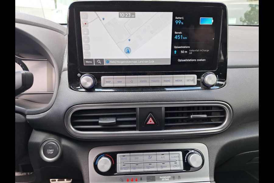 Hyundai Kona EV Fashion 64 kWh | SOH: nnb | 3 fase | Warmtepomp | Trekhaak | Camera | Adaptive CC | Blindspot |