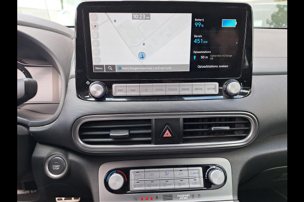 Hyundai Kona EV Fashion 64 kWh | SOH: nnb | 3 fase | Warmtepomp | Trekhaak | Camera | Adaptive CC | Blindspot |