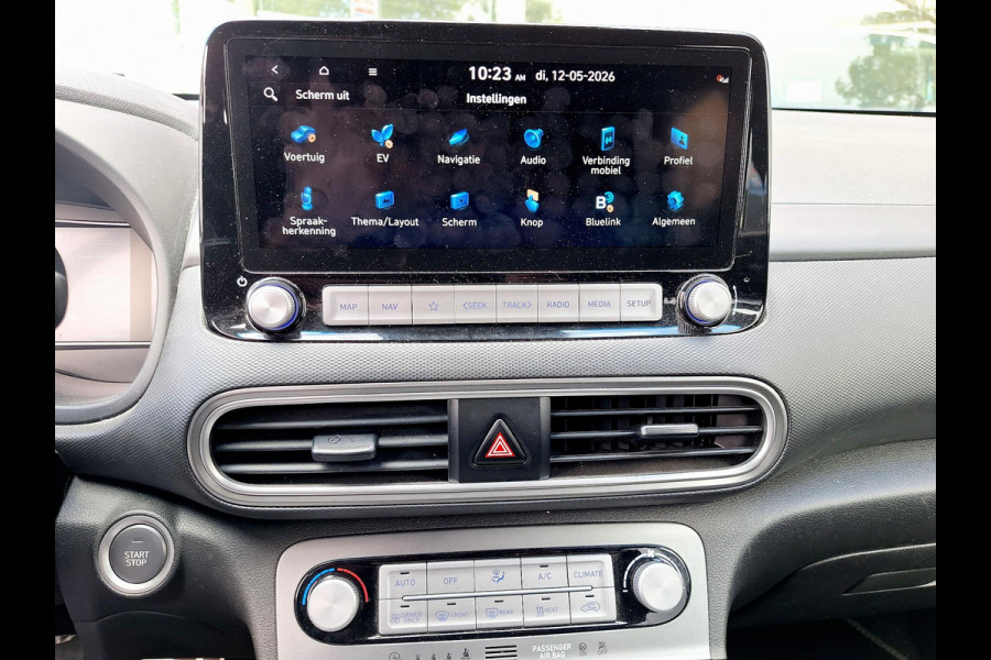 Hyundai Kona EV Fashion 64 kWh | SOH: nnb | 3 fase | Warmtepomp | Trekhaak | Camera | Adaptive CC | Blindspot |