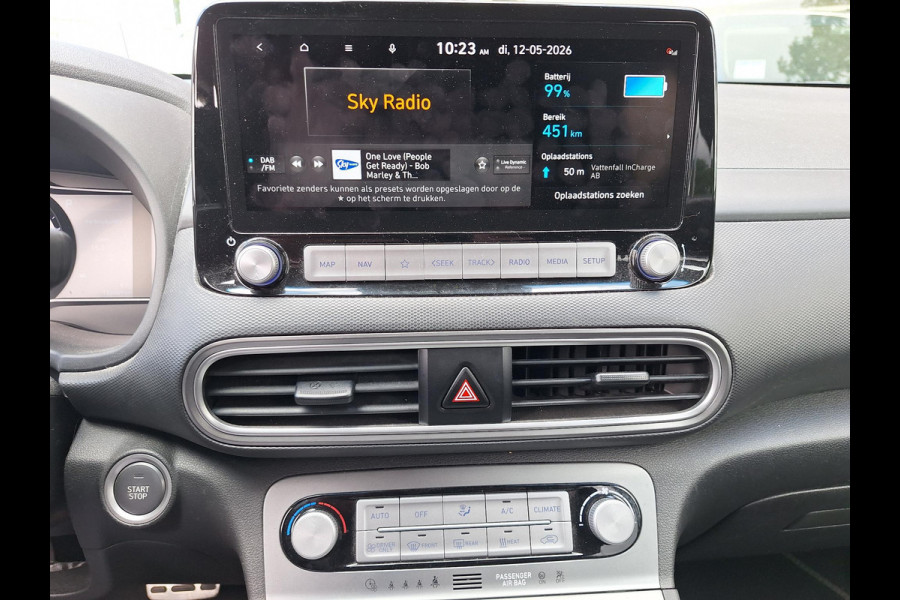 Hyundai Kona EV Fashion 64 kWh | SOH: nnb | 3 fase | Warmtepomp | Trekhaak | Camera | Adaptive CC | Blindspot |