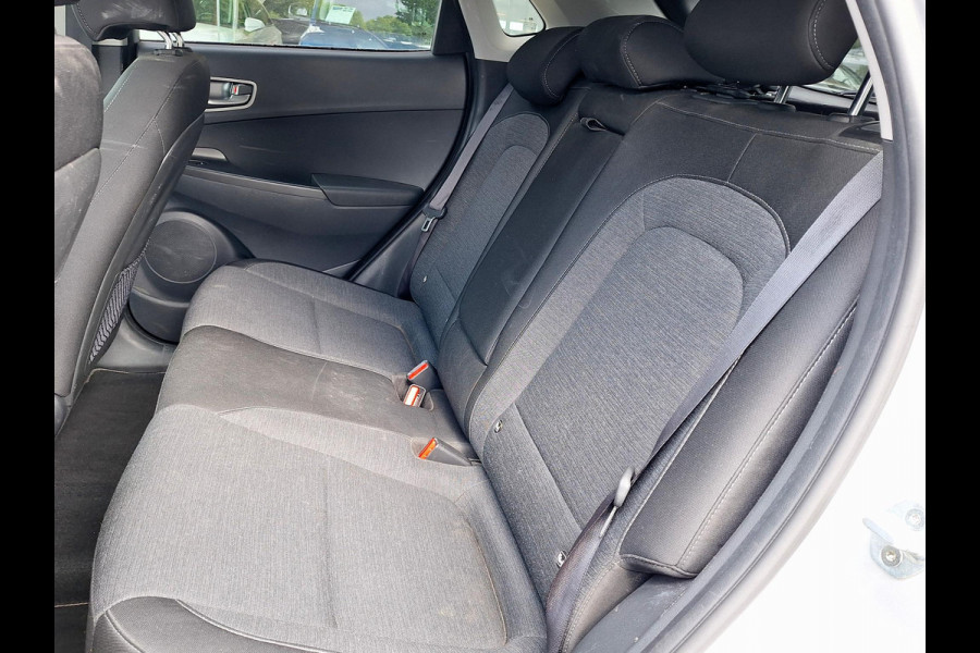 Hyundai Kona EV Fashion 64 kWh | SOH: nnb | 3 fase | Warmtepomp | Trekhaak | Camera | Adaptive CC | Blindspot |
