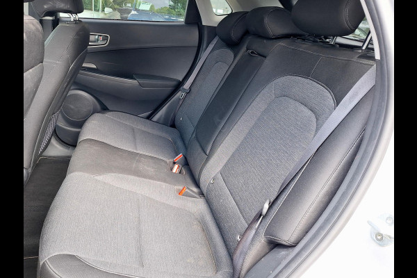 Hyundai Kona EV Fashion 64 kWh | SOH: nnb | 3 fase | Warmtepomp | Trekhaak | Camera | Adaptive CC | Blindspot |