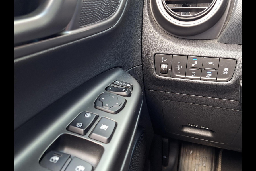 Hyundai Kona EV Fashion 64 kWh | SOH: nnb | 3 fase | Warmtepomp | Trekhaak | Camera | Adaptive CC | Blindspot |