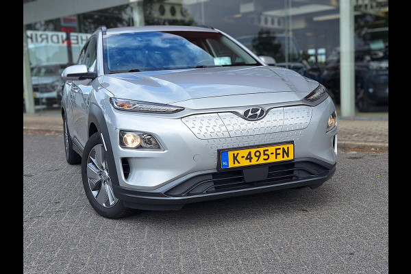 Hyundai Kona EV Fashion 64 kWh | SOH: nnb | 3 fase | Warmtepomp | Trekhaak | Camera | Adaptive CC | Blindspot |