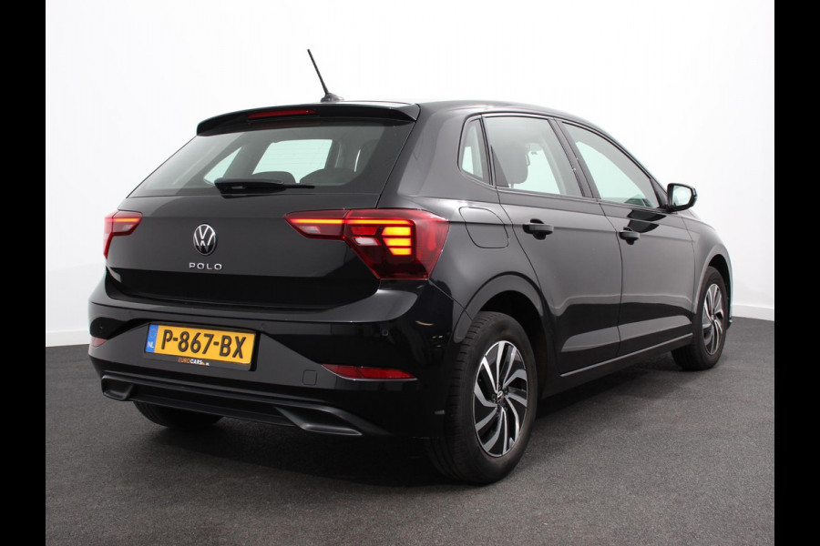 Volkswagen Polo 1.0 TSI Life Navigatie  Digitale Cockpit  Airco  Parkeer sensoren V+A LED  Lichtmetalen Velgen  Bluetooth  Limitter
