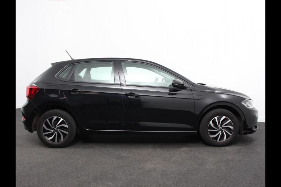 Volkswagen Polo 1.0 TSI Life Navigatie  Digitale Cockpit  Airco  Parkeer sensoren V+A LED  Lichtmetalen Velgen  Bluetooth  Limitter