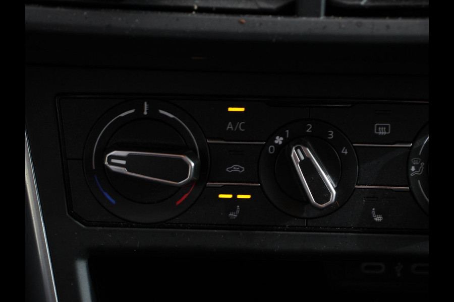 Volkswagen Polo 1.0 TSI Life Navigatie  Digitale Cockpit  Airco  Parkeer sensoren V+A LED  Lichtmetalen Velgen  Bluetooth  Limitter