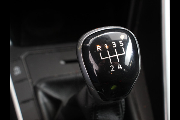 Volkswagen Polo 1.0 TSI Life Navigatie  Digitale Cockpit  Airco  Parkeer sensoren V+A LED  Lichtmetalen Velgen  Bluetooth  Limitter