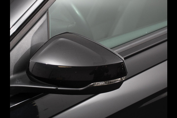 Volkswagen Polo 1.0 TSI Life Navigatie  Digitale Cockpit  Airco  Parkeer sensoren V+A LED  Lichtmetalen Velgen  Bluetooth  Limitter