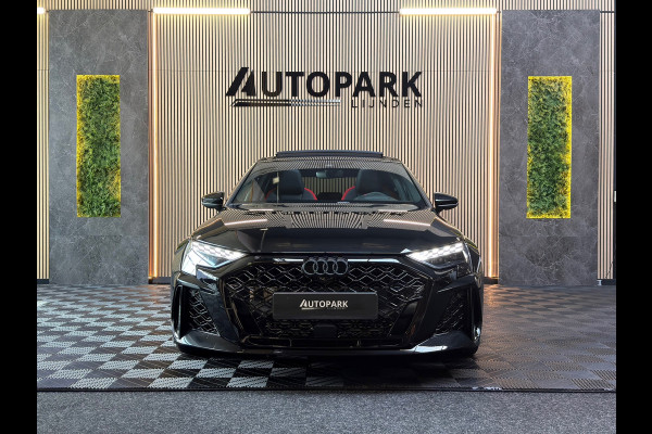 Audi RS3 Limousine 2.5 TFSI RS 3 quattro BTW|PANO|SONOS|HuD|MATRIX|ACC|KEYLESS|CARPLAY|FABRIEKSGARANTIE|2025|DODEHOEK|BOMVOL!