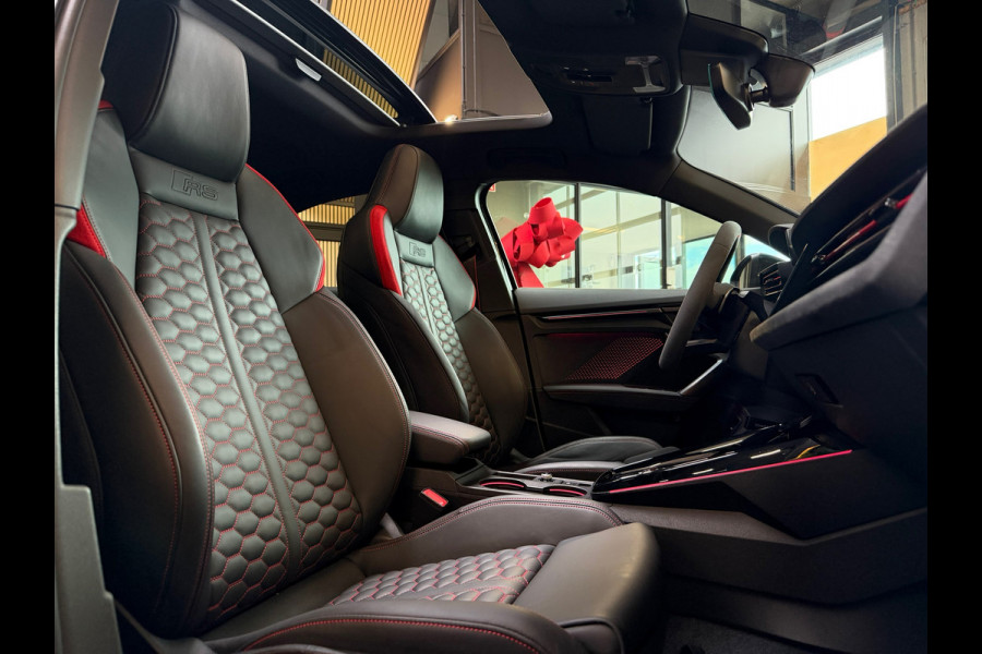 Audi RS3 Limousine 2.5 TFSI RS 3 quattro BTW|PANO|SONOS|HuD|MATRIX|ACC|KEYLESS|CARPLAY|FABRIEKSGARANTIE|2025|DODEHOEK|BOMVOL!