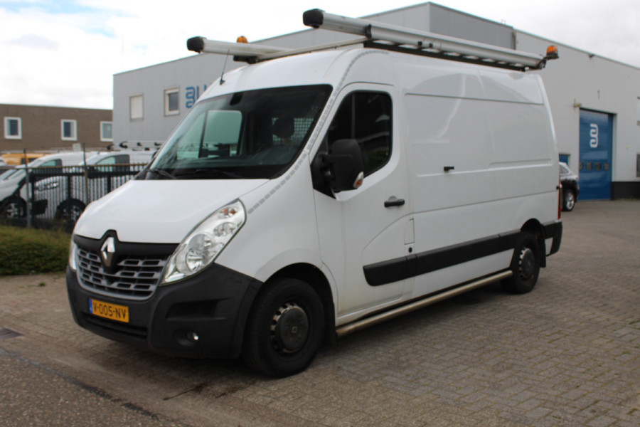 Renault Master T35 2.3 dCi 130PK Euro6 L2H2 ✓ werkplaats inrichting ✓ navigatie ✓ imperiaal ✓ camera ✓ trekhaak