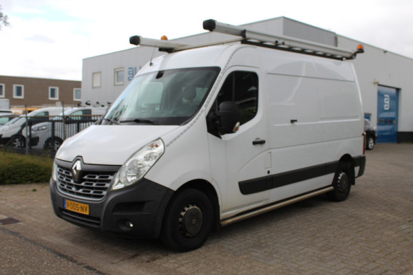 Renault Master T35 2.3 dCi 130PK Euro6 L2H2 ✓ werkplaats inrichting ✓ navigatie ✓ imperiaal ✓ camera ✓ trekhaak