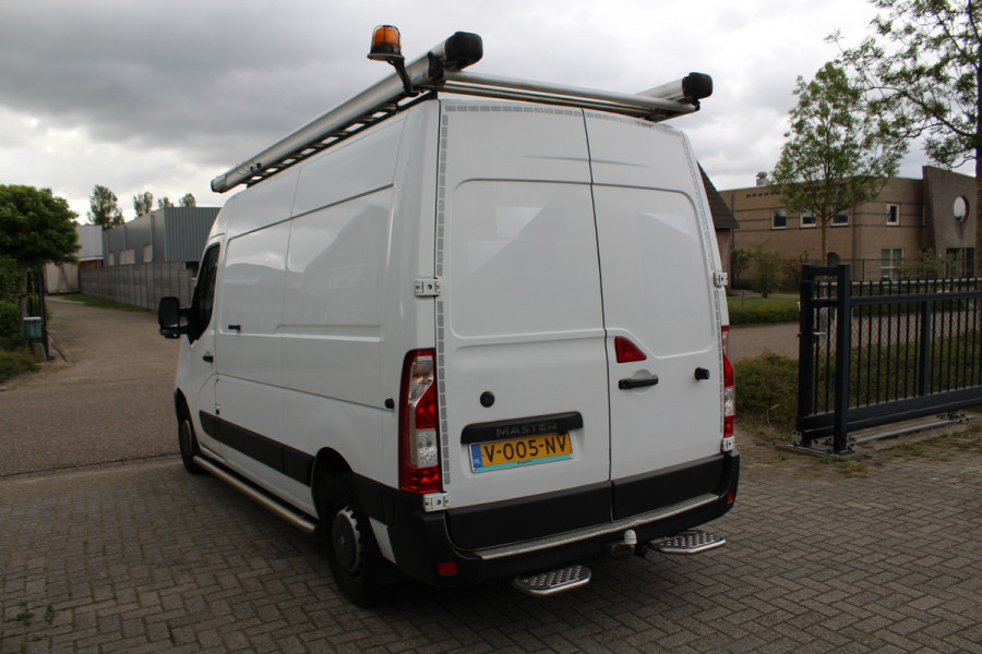 Renault Master T35 2.3 dCi 130PK Euro6 L2H2 ✓ werkplaats inrichting ✓ navigatie ✓ imperiaal ✓ camera ✓ trekhaak