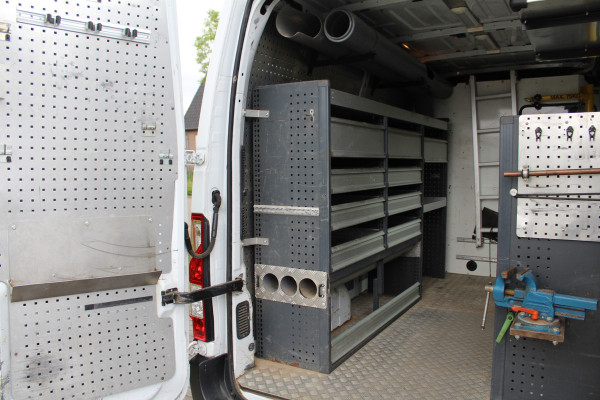 Renault Master T35 2.3 dCi 130PK Euro6 L2H2 ✓ werkplaats inrichting ✓ navigatie ✓ imperiaal ✓ camera ✓ trekhaak