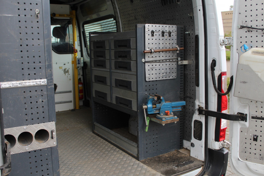 Renault Master T35 2.3 dCi 130PK Euro6 L2H2 ✓ werkplaats inrichting ✓ navigatie ✓ imperiaal ✓ camera ✓ trekhaak