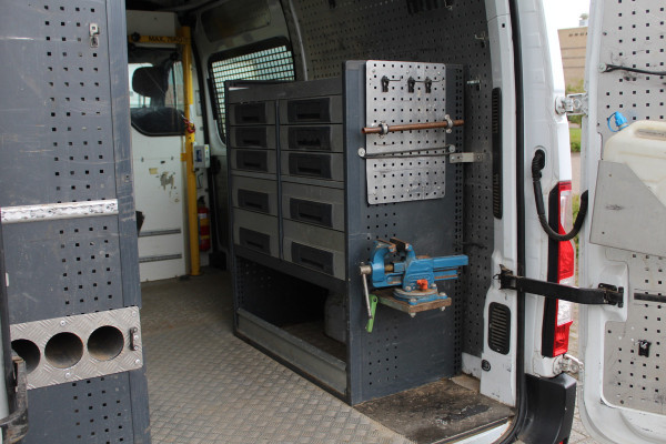 Renault Master T35 2.3 dCi 130PK Euro6 L2H2 ✓ werkplaats inrichting ✓ navigatie ✓ imperiaal ✓ camera ✓ trekhaak