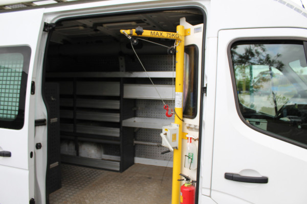Renault Master T35 2.3 dCi 130PK Euro6 L2H2 ✓ werkplaats inrichting ✓ navigatie ✓ imperiaal ✓ camera ✓ trekhaak