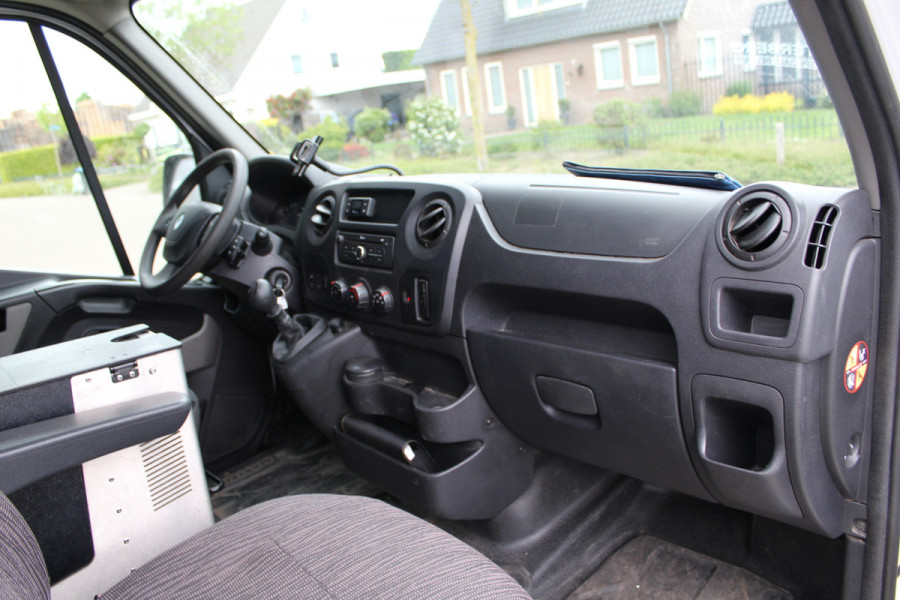 Renault Master T35 2.3 dCi 130PK Euro6 L2H2 ✓ werkplaats inrichting ✓ navigatie ✓ imperiaal ✓ camera ✓ trekhaak