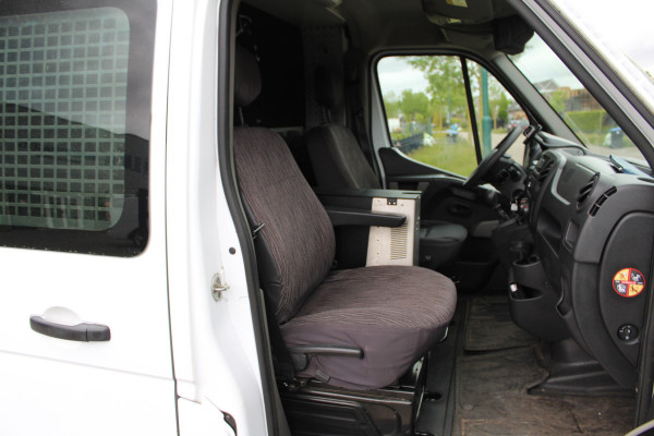 Renault Master T35 2.3 dCi 130PK Euro6 L2H2 ✓ werkplaats inrichting ✓ navigatie ✓ imperiaal ✓ camera ✓ trekhaak