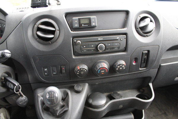 Renault Master T35 2.3 dCi 130PK Euro6 L2H2 ✓ werkplaats inrichting ✓ navigatie ✓ imperiaal ✓ camera ✓ trekhaak
