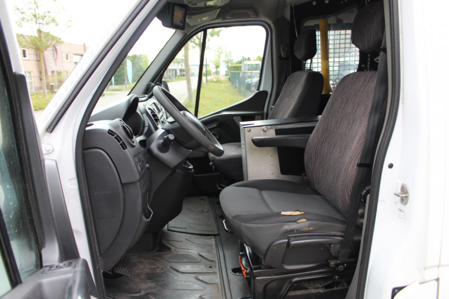 Renault Master T35 2.3 dCi 130PK Euro6 L2H2 ✓ werkplaats inrichting ✓ navigatie ✓ imperiaal ✓ camera ✓ trekhaak