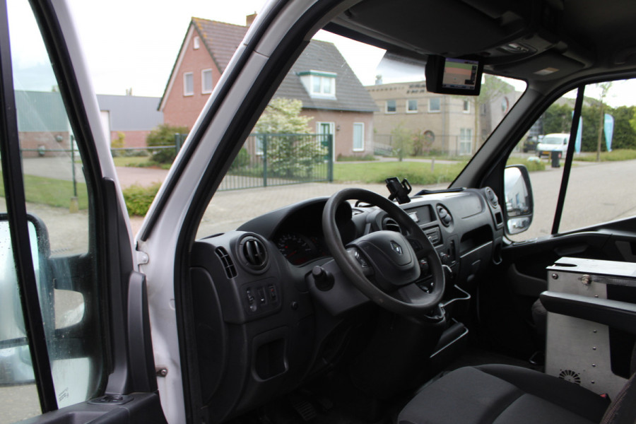 Renault Master T35 2.3 dCi 130PK Euro6 L2H2 ✓ werkplaats inrichting ✓ navigatie ✓ imperiaal ✓ camera ✓ trekhaak