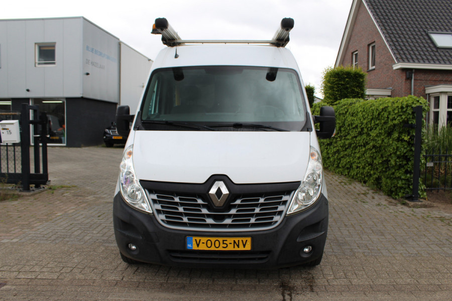 Renault Master T35 2.3 dCi 130PK Euro6 L2H2 ✓ werkplaats inrichting ✓ navigatie ✓ imperiaal ✓ camera ✓ trekhaak