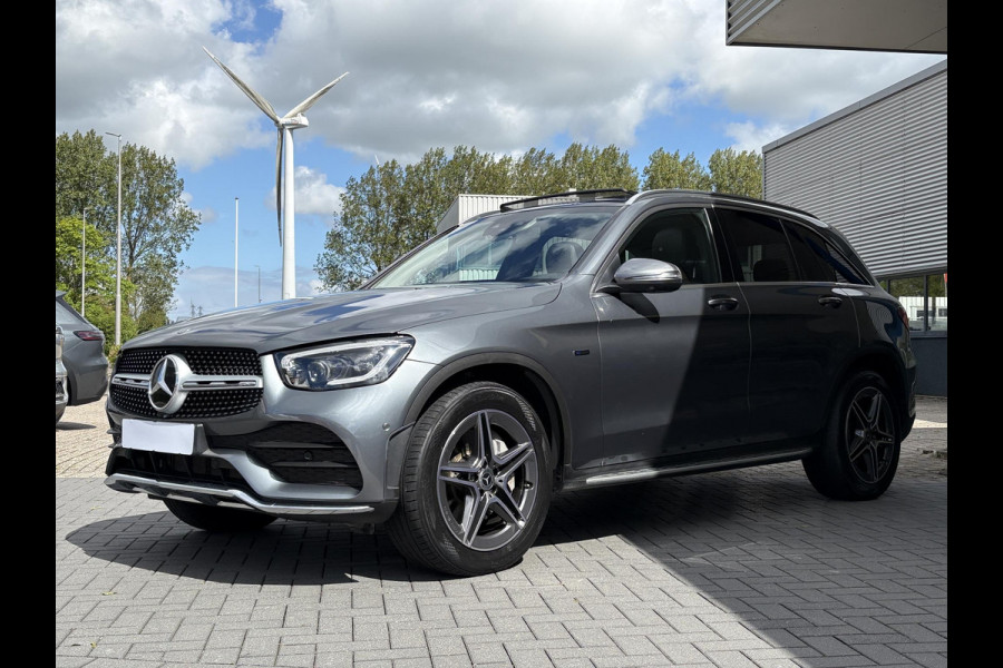 Mercedes-Benz GLC 300e 4MATIC AMG Line 320pk | PHEV | Panoramadak | Burmester Audio | Stoelverwarming | Achteruitrijcamera | 360 Camera | Dealeronderhouden