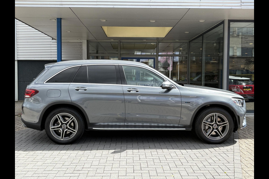 Mercedes-Benz GLC 300e 4MATIC AMG Line 320pk | PHEV | Panoramadak | Burmester Audio | Stoelverwarming | Achteruitrijcamera | 360 Camera | Dealeronderhouden