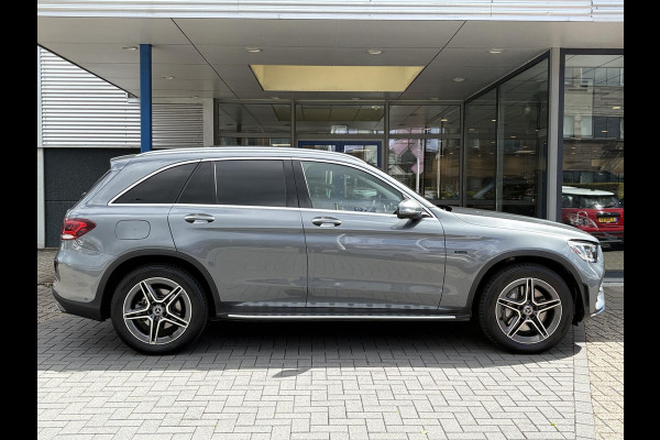 Mercedes-Benz GLC 300e 4MATIC AMG Line 320pk | PHEV | Panoramadak | Burmester Audio | Stoelverwarming | Achteruitrijcamera | 360 Camera | Dealeronderhouden