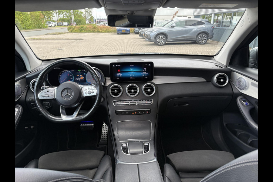 Mercedes-Benz GLC 300e 4MATIC AMG Line 320pk | PHEV | Panoramadak | Burmester Audio | Stoelverwarming | Achteruitrijcamera | 360 Camera | Dealeronderhouden