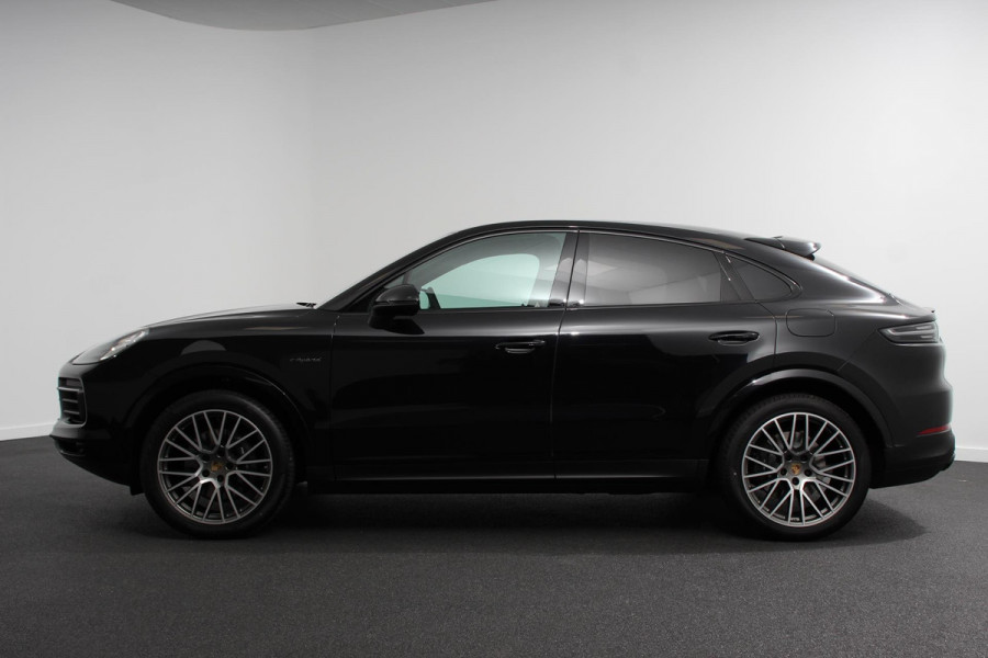 Porsche Cayenne Coupé 3.0 E-Hybrid Platinum Edition Luchtvering Leder Panoramadak Camera Navigatie Elektrisch bedienbare achterklep Apple Carplay/ Android  Lichtmetalen velgen Cruise control Sfeerlichting
