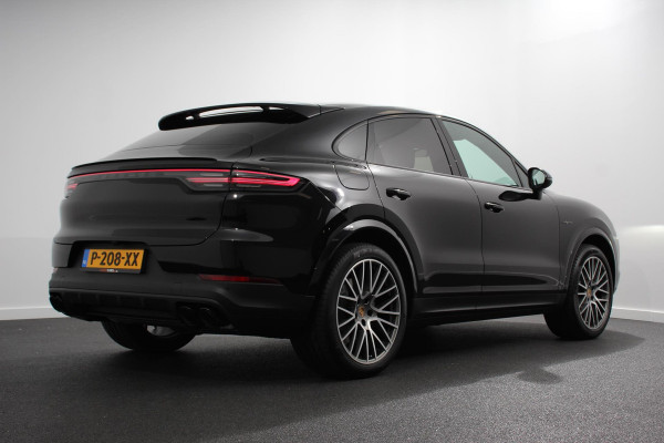 Porsche Cayenne Coupé 3.0 E-Hybrid Platinum Edition Luchtvering Leder Panoramadak Camera Navigatie Elektrisch bedienbare achterklep Apple Carplay/ Android  Lichtmetalen velgen Cruise control Sfeerlichting