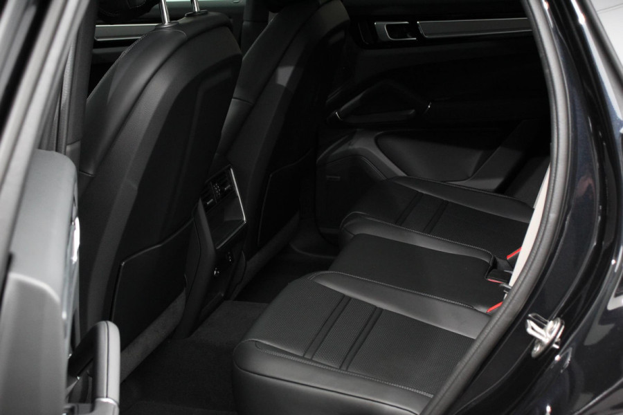 Porsche Cayenne Coupé 3.0 E-Hybrid Platinum Edition Luchtvering Leder Panoramadak Camera Navigatie Elektrisch bedienbare achterklep Apple Carplay/ Android  Lichtmetalen velgen Cruise control Sfeerlichting
