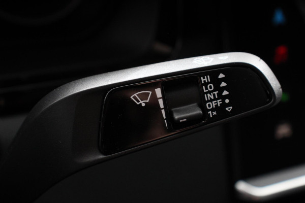 Porsche Cayenne Coupé 3.0 E-Hybrid Platinum Edition Luchtvering Leder Panoramadak Camera Navigatie Elektrisch bedienbare achterklep Apple Carplay/ Android  Lichtmetalen velgen Cruise control Sfeerlichting