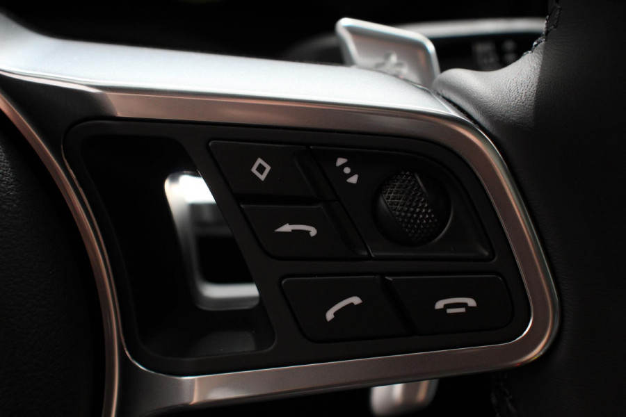 Porsche Cayenne Coupé 3.0 E-Hybrid Platinum Edition Luchtvering Leder Panoramadak Camera Navigatie Elektrisch bedienbare achterklep Apple Carplay/ Android  Lichtmetalen velgen Cruise control Sfeerlichting
