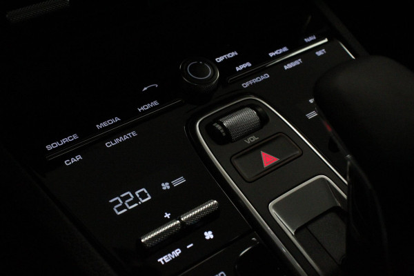 Porsche Cayenne Coupé 3.0 E-Hybrid Platinum Edition Luchtvering Leder Panoramadak Camera Navigatie Elektrisch bedienbare achterklep Apple Carplay/ Android  Lichtmetalen velgen Cruise control Sfeerlichting